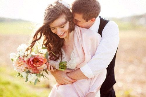 В любви мужчина должен дарить женщине не только цветы, но и ощущение того, что у них все только-только начинается.