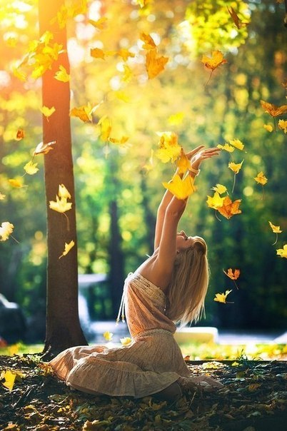 Я хочу красивую осень, чтобы листья, солнце и ветер. А ещё мне хочется очень любовь этой осенью встретить!