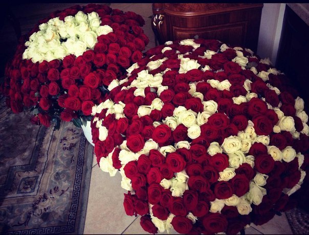 Любимым девушкам дарят цветы, а не слезы