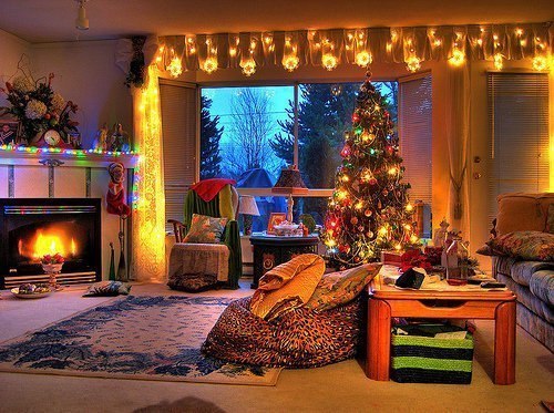 Хочу зиму, много - много снега, теплые свитера, горячий чай, елку, каникулы и новогодние фильмы.