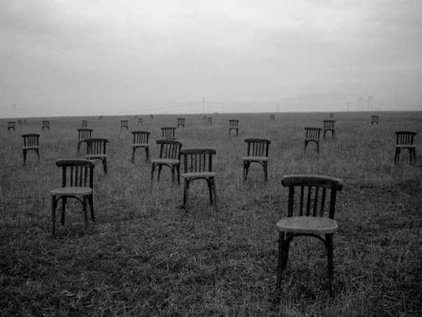 Того, кого пустил однажды в душу, просто так уже не прогонишь. Там всегда остаётся его пустой стул.