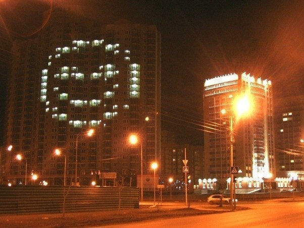 В Тюмени есть дом, который по вечерам улыбается городу.