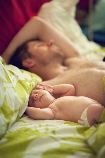 Мечта любого мужчины - это держать в руках ребёнка от любимой женщины.