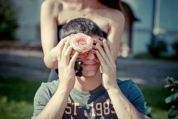 Любовь — это не когда к тебе лезут на балкон с розой в зубах… 