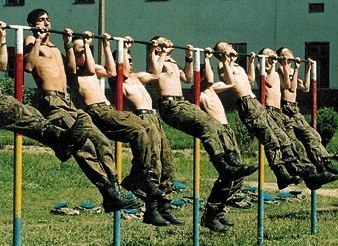 Армия - это школа для парней и экзамен для девушек!