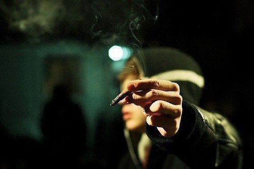 есть люди, из-за которых начинаешь курить, а есть те, ради которых бросаешь...