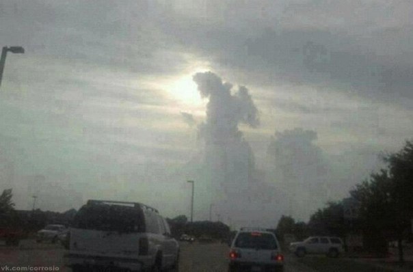 Облака напоминающие фигуру ангела.