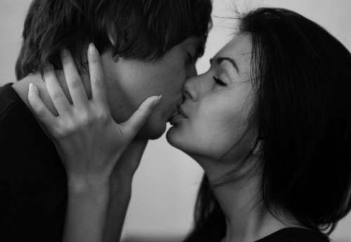 Те, кто каждое утро целуют любимых на прощание, живут, в среднем, на 5 лет дольше.