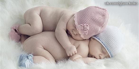 Лежат в роддоме рядом два новорожденных. Один говорит другому: