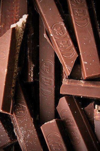 Кому любить , кому страдать , а мне шоколадку пожалуйста ;)