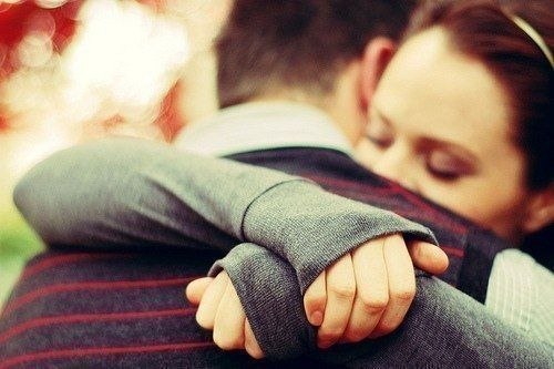 Очень важно иметь рядом с собой человека, который обнимет и скажет - все будет хорошо.